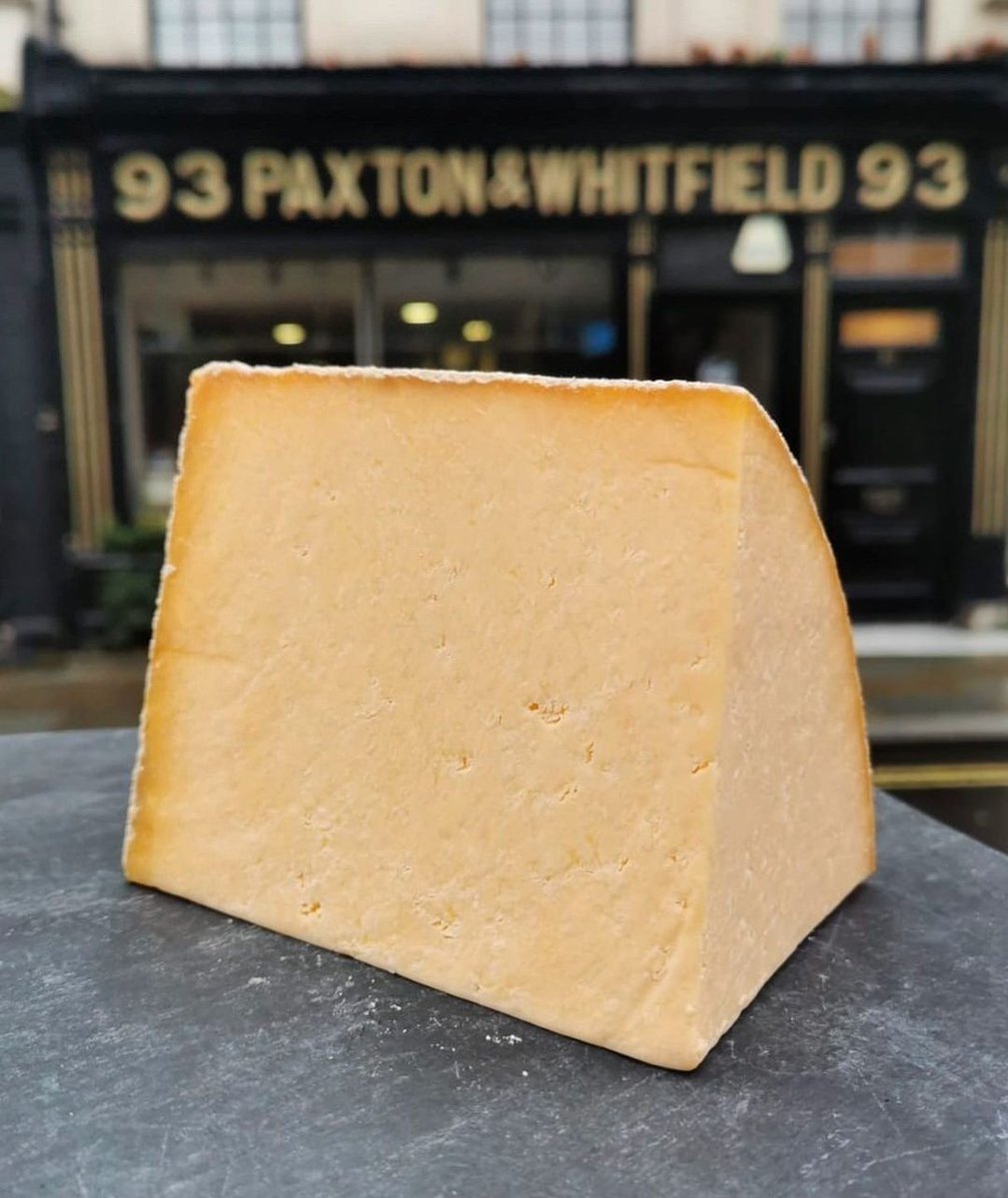 #cheeseoftheday Appleby’s Cheshire A traditional cloth-bound Cheshire cheese that matures to a delightful crumbly texture and offers a rich, clean flavour in the mouth. The Appleby family @applebyscheese crafts their cheese by hand at Hawkstone Abbey Farm. #rawmilkcheese