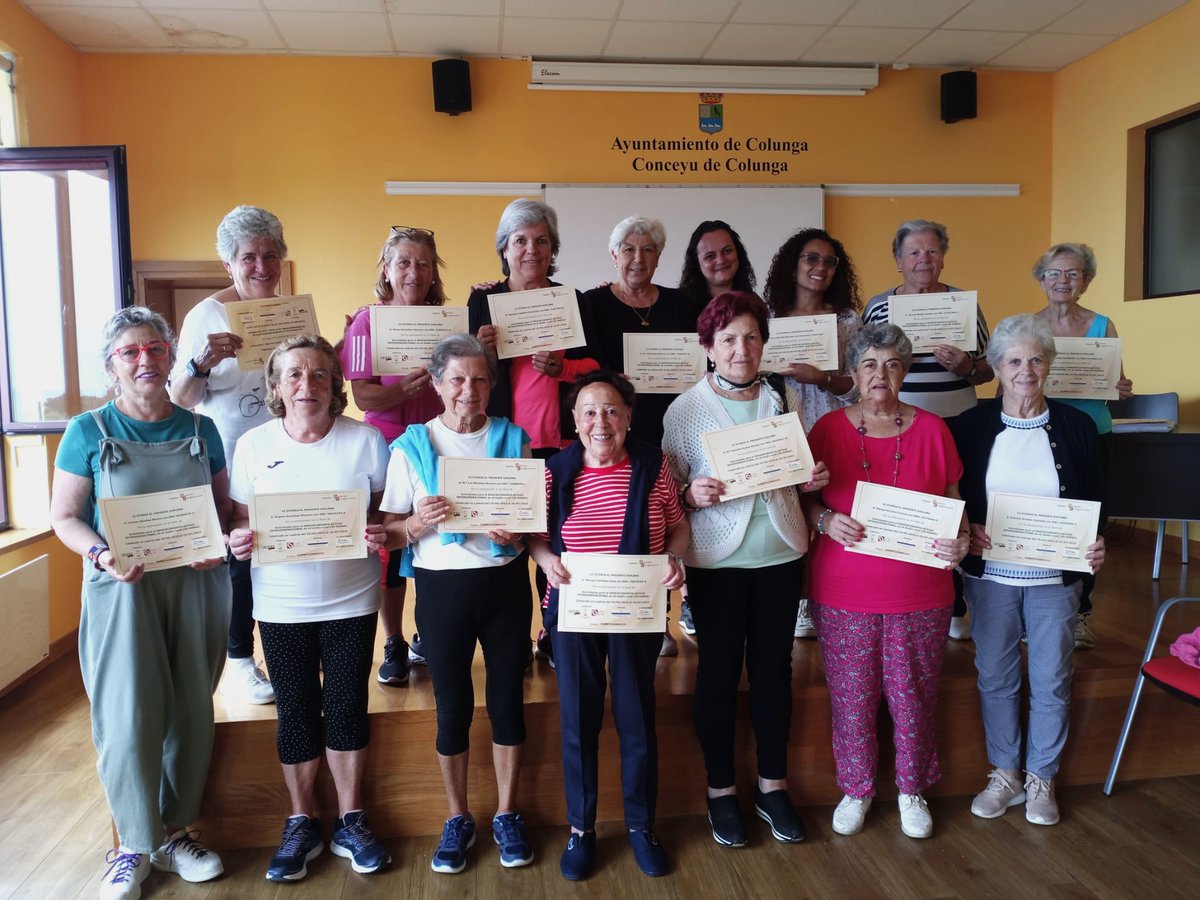 SolidaridadIn's tweet photo. 📸¡Finalizó el taller de psicoestimulación, manualidades y ejercicio físico en #Lastres #Colunga #Asturias!
🙌😄¡El #programaCuentaConmigo ha sido todo un éxito!
¡Días maravillosos rodeadas de buena compañía en la preciosa villa marinera! 🌊💙 https://t.co/sJlAxB3YCP