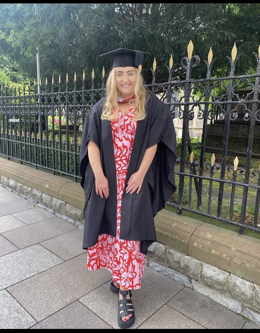 WarringtonRobyn's tweet photo. Graduated yesterday with a first class hons in Midwifery from @cardiffuni !! Celebrating with the best bunch of girls, with the kindest hearts and the smartest brains! It just got 7 degrees hotter 🤪❤️🎓 https://t.co/FvfJm598NQ