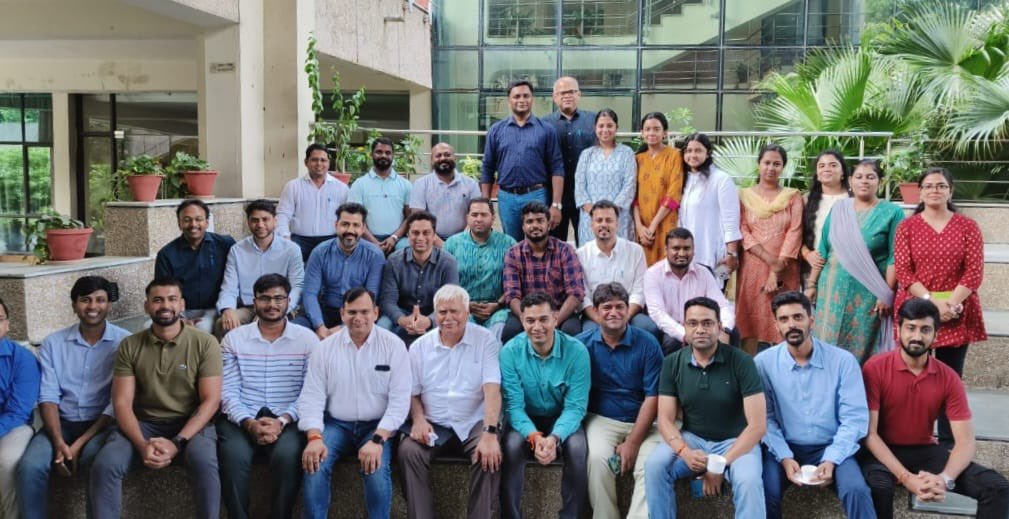 The first batch of NPCItes re-living campus life as a part of the eMaster's Learn While You Earn Higher Education Program at IIT Kanpur. We were delighted to have Dr. R S Sharma, 1st DG of UIDAI and CEO of NHA with the team today.

#NPCI #TogetherWeBuild #IITKanpur