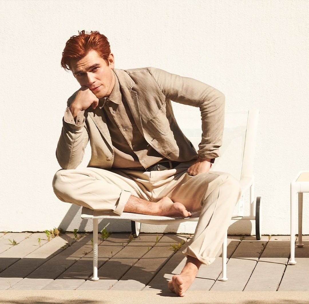 just__feet's tweet photo. KJ Apa's feet #feet #KJApa #malefeet https://t.co/qHQUL9lEfx