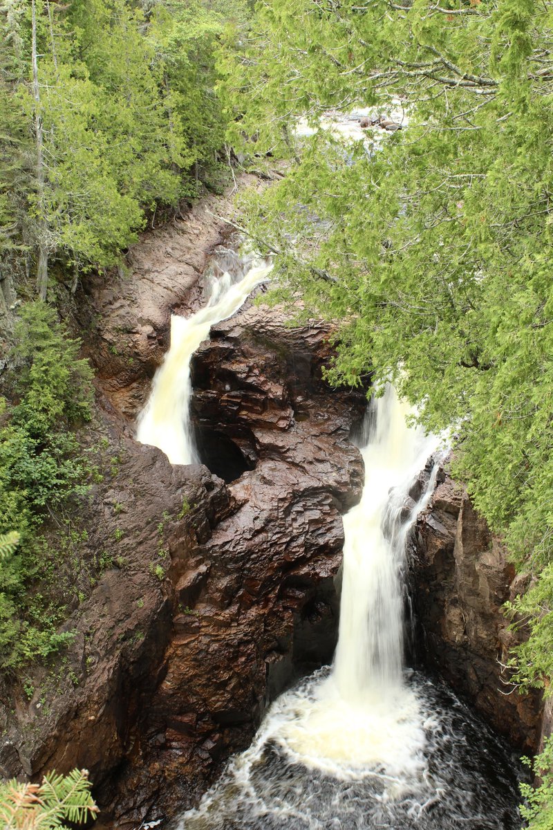 95hannahlouise's tweet photo. Hiked to the Devil’s Kettle waterfall yesterday! The river splits in two here, with half of if disappearing into a hole 😳
#minnesota #hiking #devilskettle #waterfall #upnorth https://t.co/jy1oLKSqie