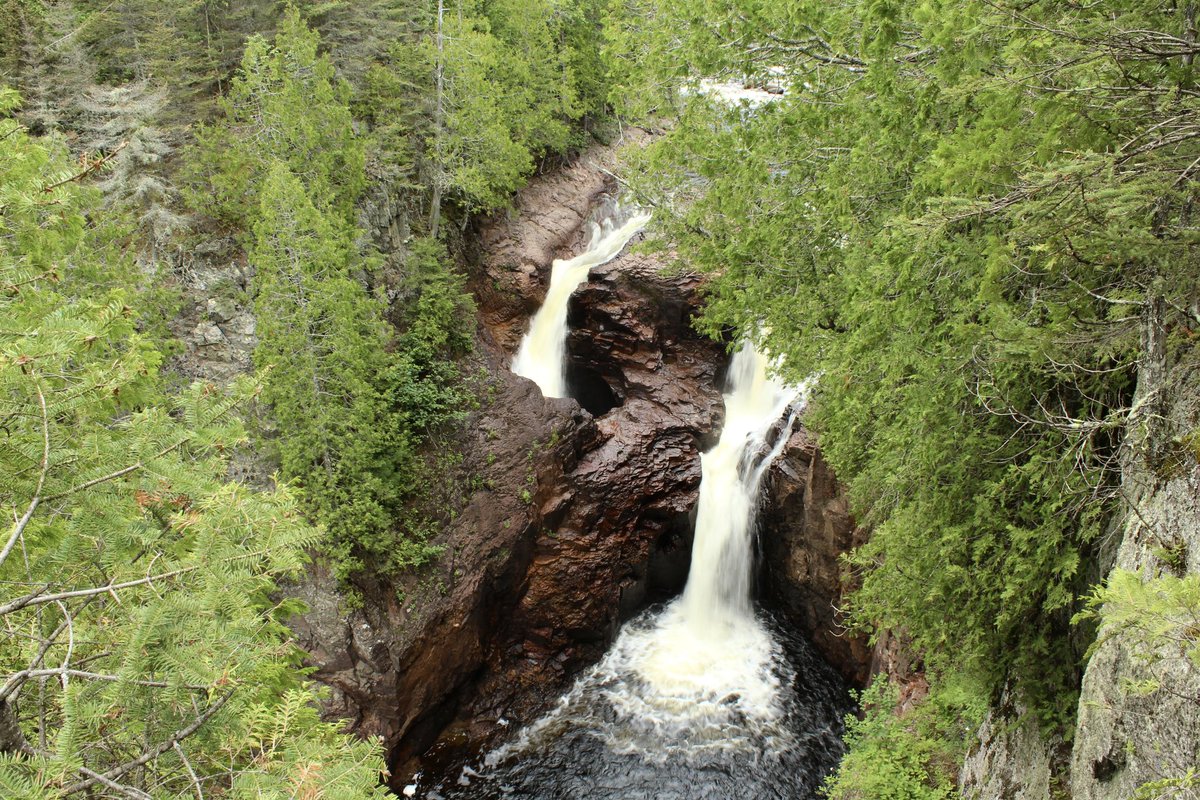 95hannahlouise's tweet photo. Hiked to the Devil’s Kettle waterfall yesterday! The river splits in two here, with half of if disappearing into a hole 😳
#minnesota #hiking #devilskettle #waterfall #upnorth https://t.co/jy1oLKSqie