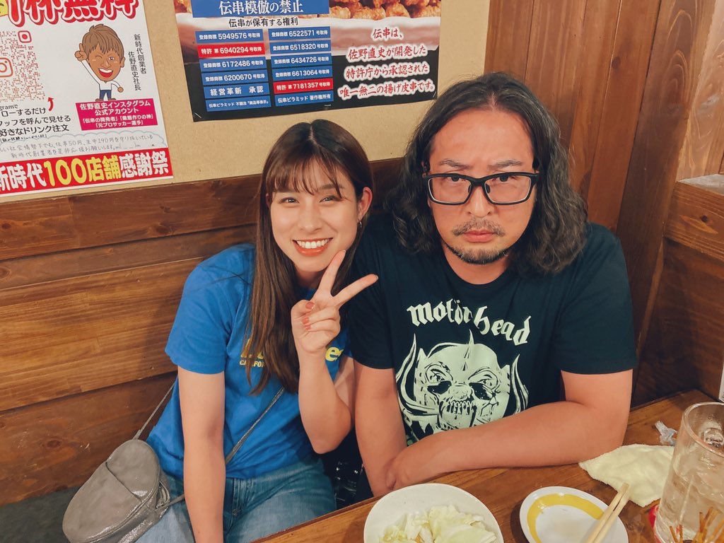 lisalisa_takagi's tweet image. 明日も #オーバービュー
聴いてくださいね😊

テーマは
集めたくなるカプセルトイです🐧

写真は久しぶりにお会いできた
おさむっしゅ先輩と🎸
そして正しくは
Alexander23のライブぶりではなく、
ガガ様の来日公演ぶりでした🤚
(リトルモンスターposeなくて歯痒い)

#RealRocks 
#フラパズ
#zipfm