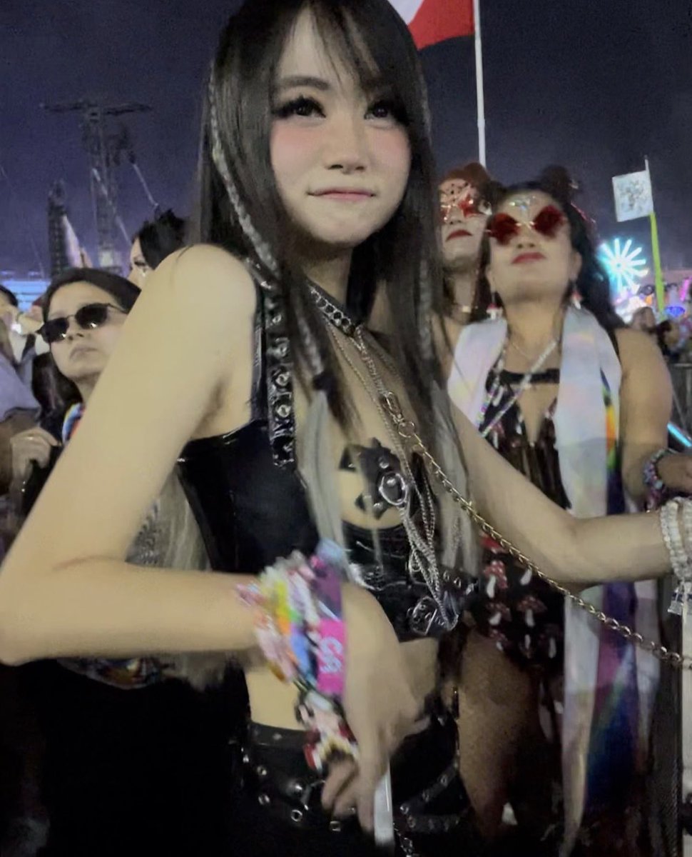 x7m5k's tweet photo. 大胆了一次🤩 https://t.co/RBBYEEOARe