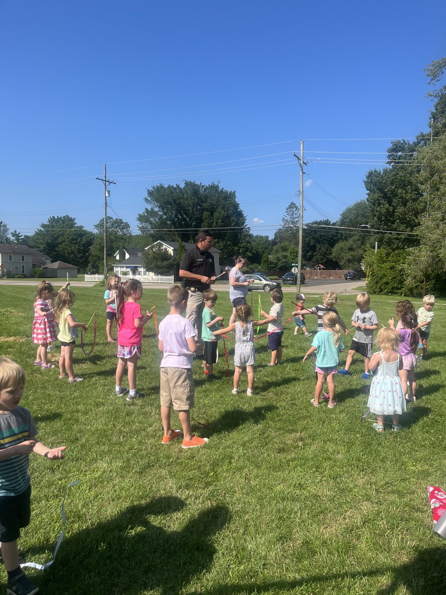 Dancing the summer day away with ⁦<a href="/talkingisteach1/">talkingisteaching</a>⁩ and ⁦<a href="/Livingston_ESA/">Livingston ESA</a>⁩ at the ⁦@CromaineLibrary⁩!