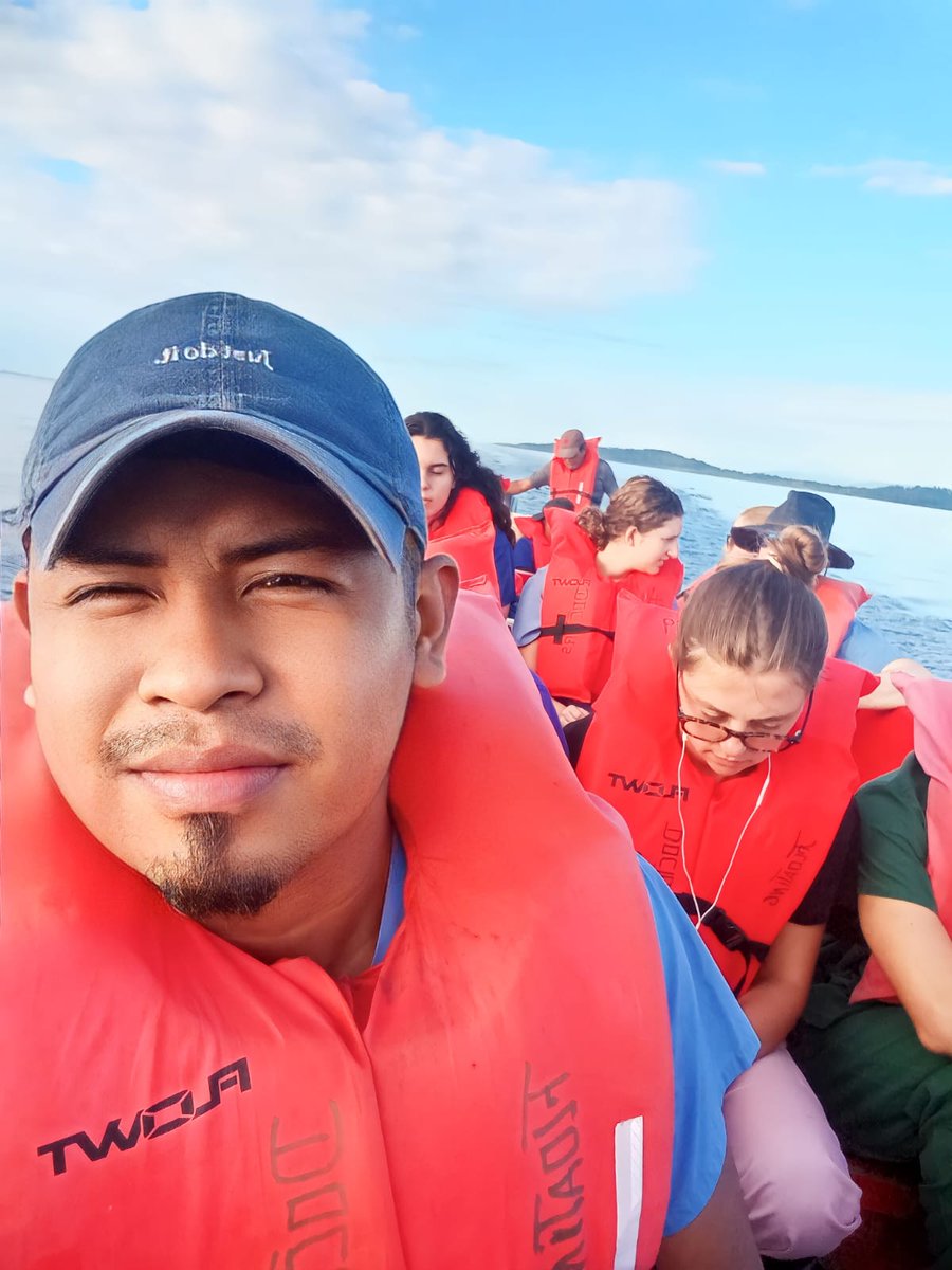 PRCVIH_Oficial's tweet photo. #Panamá Equipo de Clínica TARV de Changuinola Bocas del Toro 🇵🇦 en conjunto con  @FloatingDoctors se dirigen a la comunidad de Isla Popa 2 un área de difícil acceso para dar atención a su población. ¡Estamos comprometidos con la salud! 
#PRCVIH #PEPFAR @CDCCentralAmer https://t.co/pMucvtRJ4s