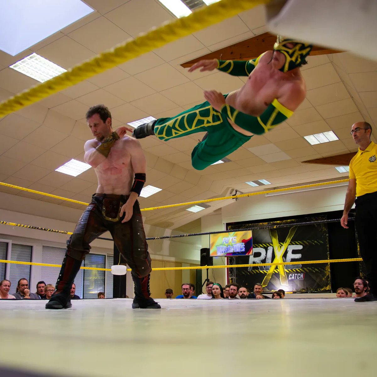 ValraPW's tweet photo. ST JEAN LA POTERIE = FLYING ZONE ☁️🪶
.
VS @camus_socrates
@rixecatch
📸 @Rancon_Photo
.
#catch #wrestling #valravynn #bagarre #val #fly #flying #episode #pro #mask #rixe #synn #intrépide #synnistre #stomp #beautiful #instagram #sport #me #amazing #fitness #rana #suplex #slam https://t.co/if0aCjmGTP