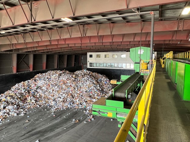 santamonicacity's tweet photo. Have you ever wondered what happens to your recyclables? Each commodity is sorted, baled, and shipped off to be made into new products. Metal, aluminum, and glass are processed in the United States, while paper, cardboard, and plastics are processed in Southeast Asia and Mexico. https://t.co/emWk59j0tM