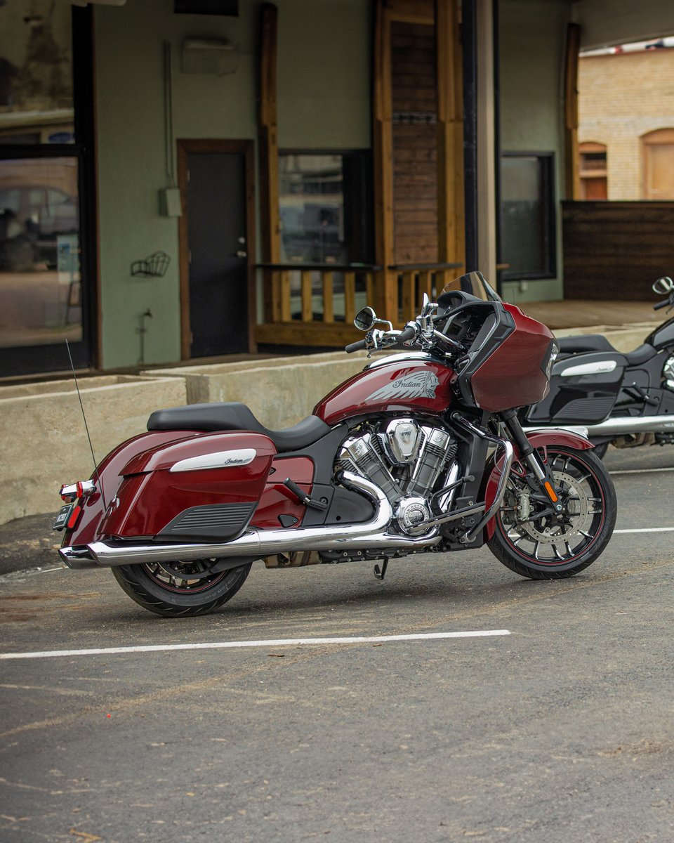 indianmotocycle's tweet photo. American bagger performance and style redefined.

The suite of up-spec components and tech on the #ChallengerLimited are complemented by an aggressive fairing design with full LED lighting to provide a signature face that leads the way.

#indianmotorcycle https://t.co/QEri1D7qp0