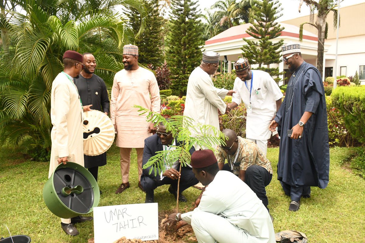 groasis's tweet photo. A day to remember! As the #GGWDay2023 concludes, we extend our gratitude to all the passionate souls who contributed to this incredible journey. 
Let's continue transforming deserts into forests with the #Groasis #Waterboxx, tree planting in #Nigeria! https://t.co/SHHEiwtgb4 https://t.co/bwbUMy8b4U