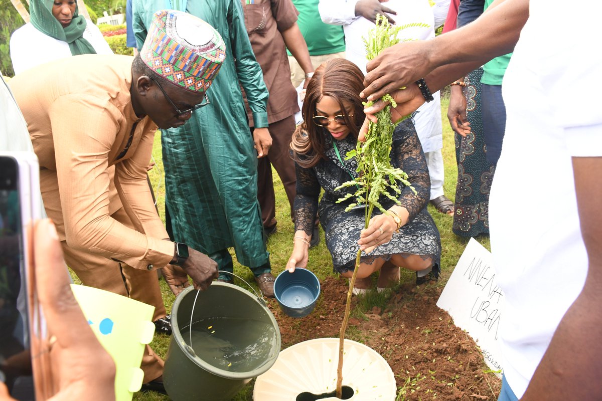 groasis's tweet photo. A day to remember! As the #GGWDay2023 concludes, we extend our gratitude to all the passionate souls who contributed to this incredible journey. 
Let's continue transforming deserts into forests with the #Groasis #Waterboxx, tree planting in #Nigeria! https://t.co/SHHEiwtgb4 https://t.co/bwbUMy8b4U