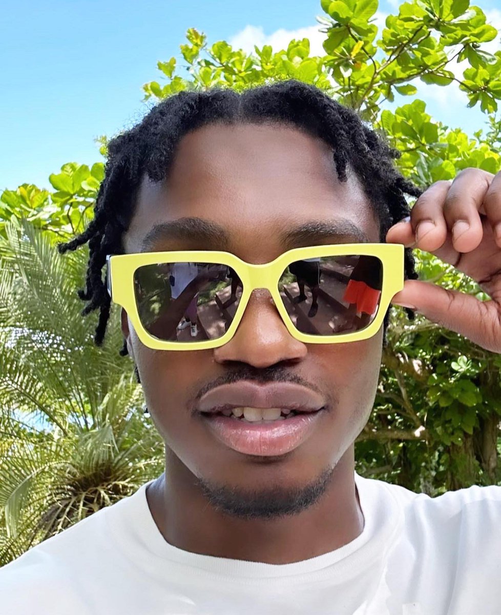 Work in style when you stay at <a href="/geejamstudios/">Geejam Studios</a> 🌸 📍 <a href="/geejamhotel/">Geejam Hotel</a> 

[📸 Via: <a href="/liltjay/">TJAYYYY 🖤</a>] 

#geejamhotel #geejamstudio #myvacationinjamaica #caribbeanlife #luxurybeach #clearkayak #theperfectview