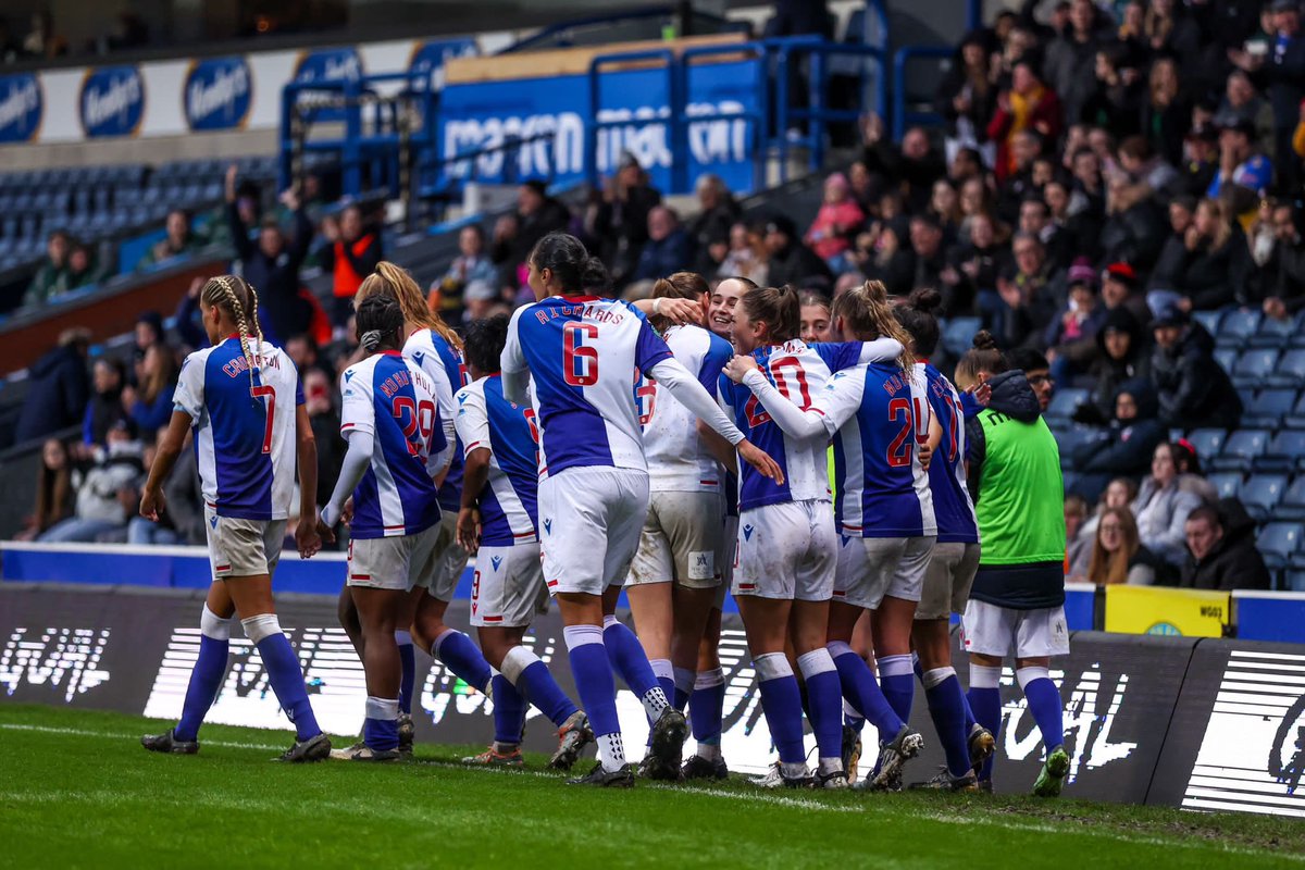 tashafenton14xo's tweet photo. Thank you 💙 @RoversWFC https://t.co/4kiz7z06GA