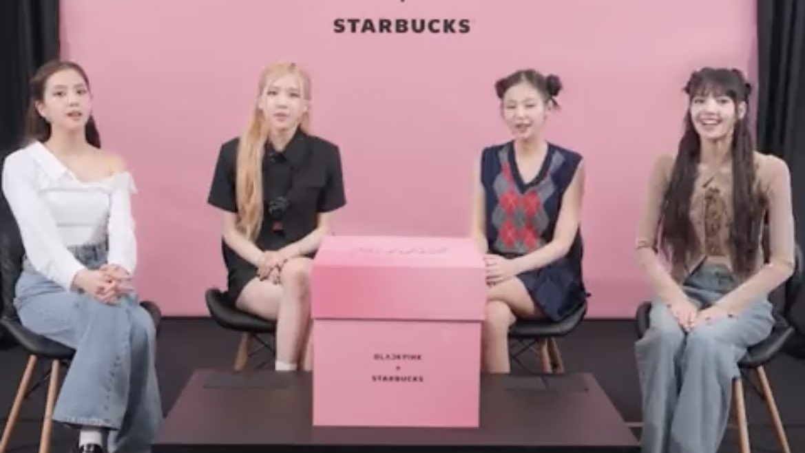 blckpinkpic's tweet photo. BLACKPINK x STARBUCKS https://t.co/kYjunI46SQ