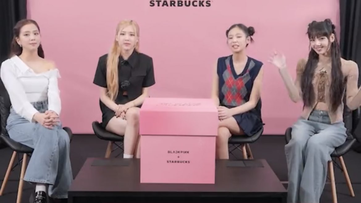 blckpinkpic's tweet photo. BLACKPINK x STARBUCKS https://t.co/kYjunI46SQ