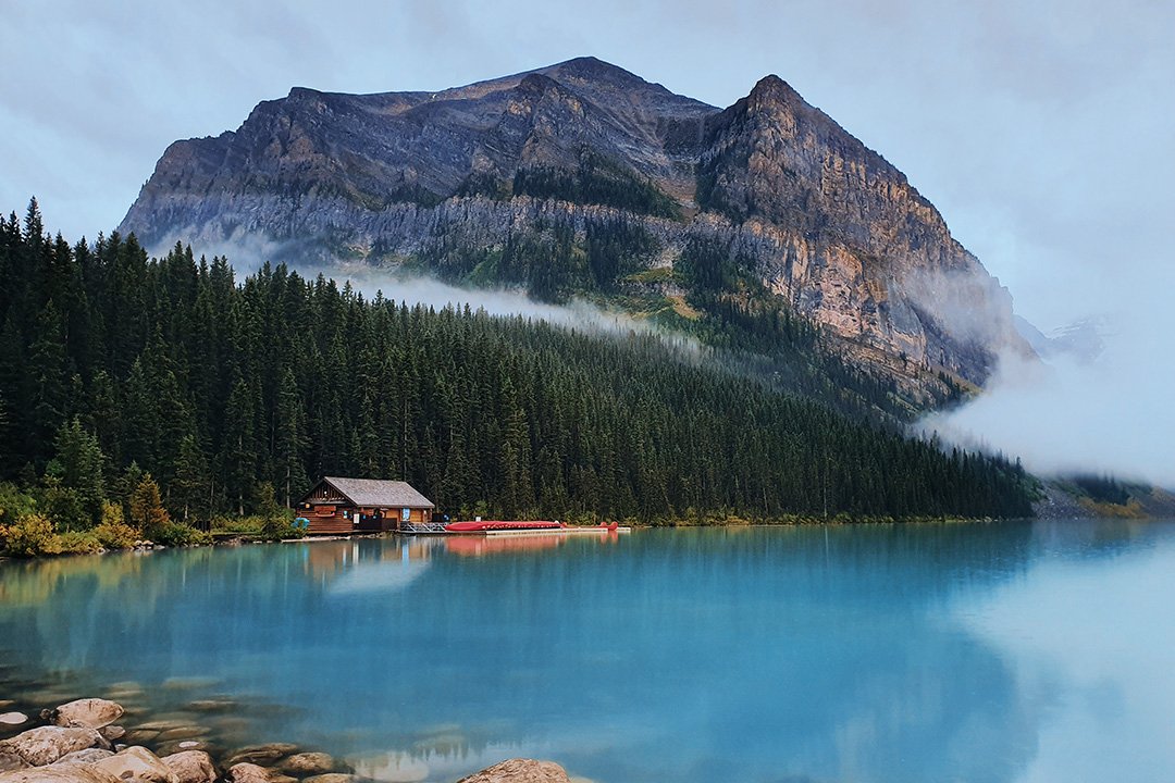 DeerLodge__LL's tweet photo. Our favourite view! 😍 #DYK our lodge is the second closest hotel to the beautiful #LakeLouise lakeshore? ⛰️

👉 https://t.co/Spr1Vudp96 https://t.co/AzpleUUyK7