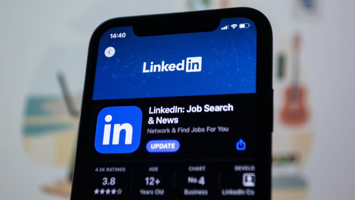 Databranch's tweet image. Fake LinkedIn bots are on the rise. Don&apos;t fall prey to these fake sales reps. These tips can help you spot them.

buff.ly/3oHbwFT 

#Phishing #LinkedInPosers