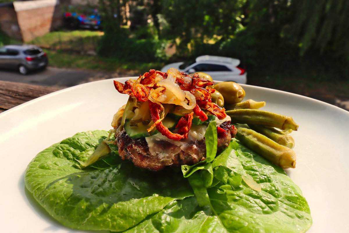 my meal of the day is a homemade keto Burger - does not that look delicious?🍔🍔🍔😋🥰

#keto #ketodiet #lowcarb #realfood #ketolife #ketoresults #ketosnacks #ketomeals #recipes #foodie #homecooking #foodpic #burger #health  #fitness #bodyweight #fitnessgirl #FitnessMotivation