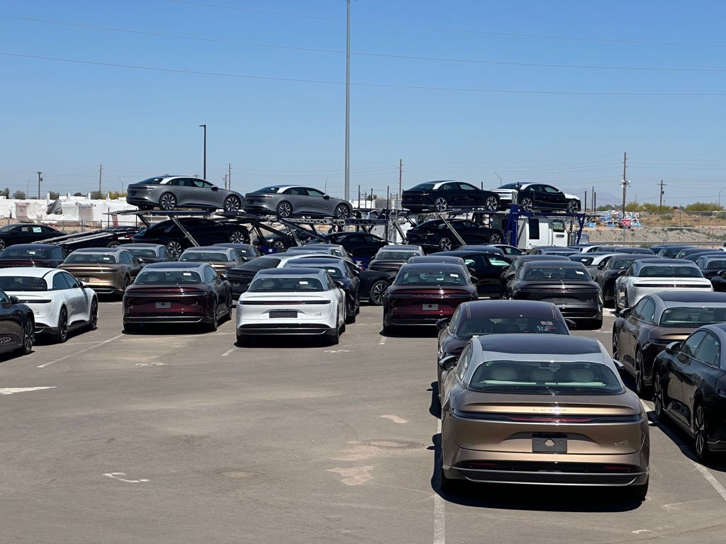 ecarmover's tweet image. Team @eCarMove ⤵️ 

Driver spotlight Neftali   ⤵️

Driving unit  1️⃣0️⃣4️⃣9️⃣ ⤵️

We are proud to have you ⤵️

part of the Family ⤵️ 

#thecarshippingexperts ♟️

#lucid #newcar #oems