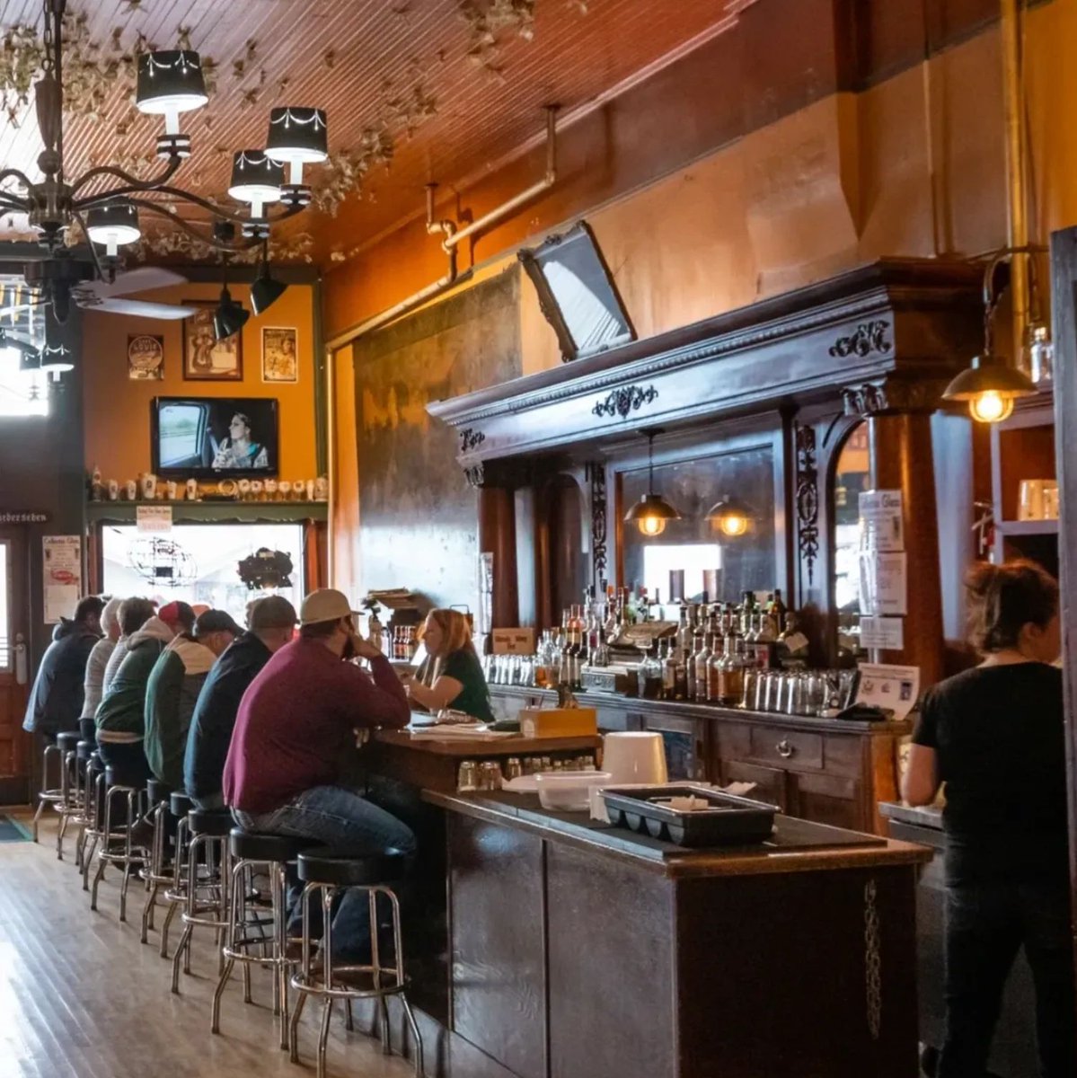 puempels's tweet image. We’re celebrating the 30th anniversary of Chuck owning the tavern all year long! Did you know he’s only the 3rd owner? Raise a glass in honor of Chuck next time you stop by.