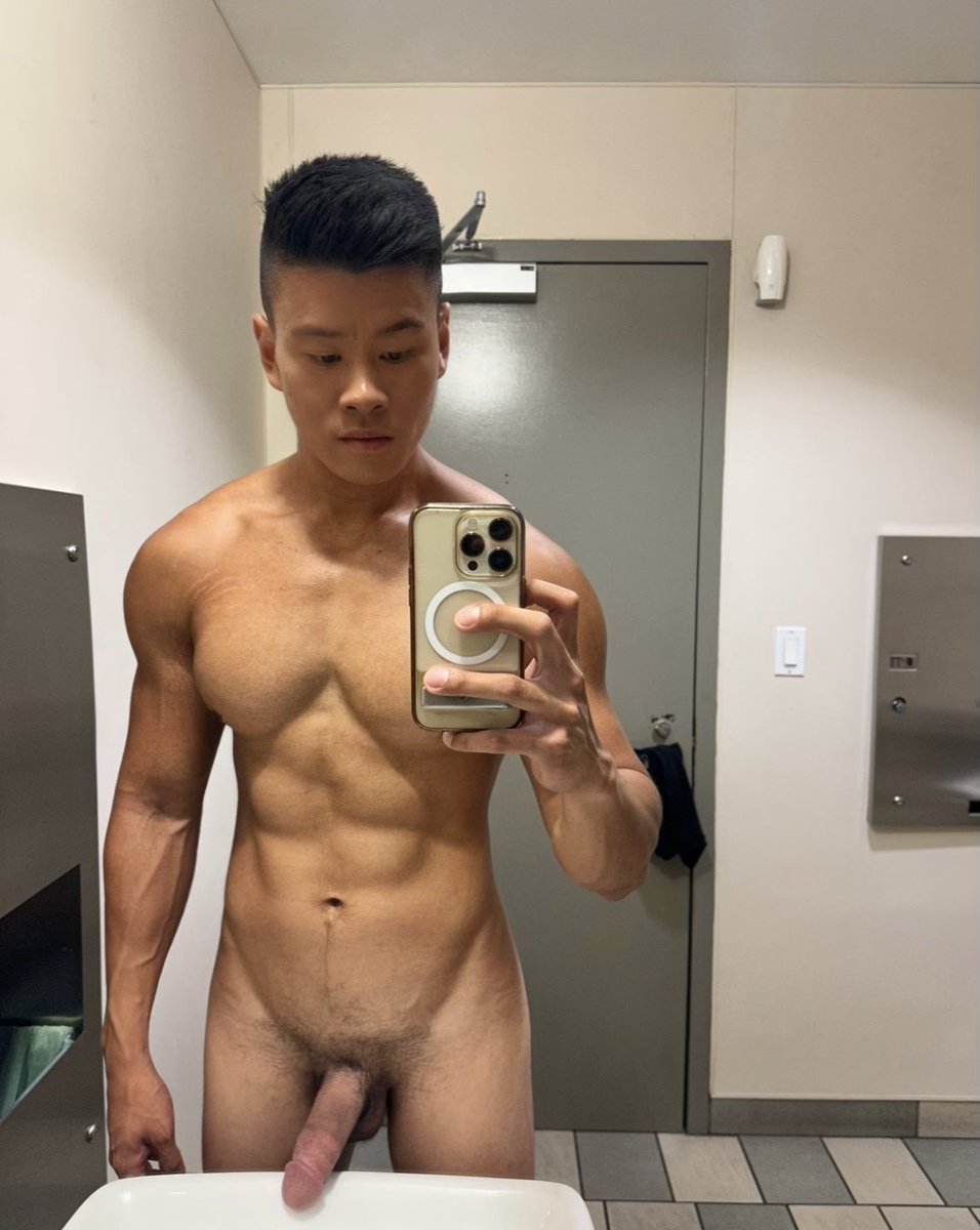 xdamienloux's tweet photo. I’m getting hard at the gym.. do you wanna suck me off? 😏😈 https://t.co/UPV3nZOGCI