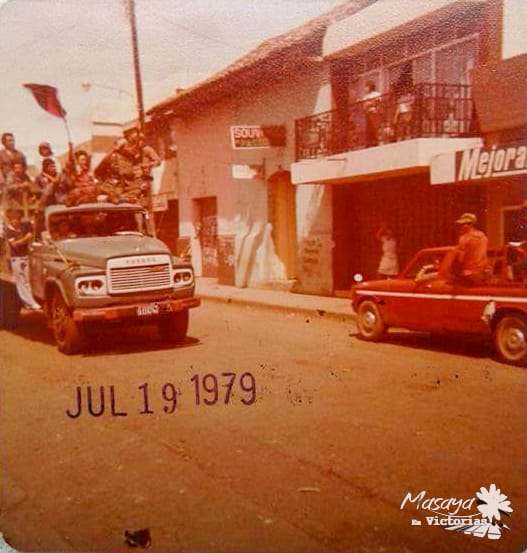 CarolRuizNic's tweet photo. Impresionantes imágenes 🎞  "Aquí #Nicaragua Libre" ❤🖤
En celebración del triunfo de la Revolución Popular Sandinista un hecho histórico e inspirativo para las nuevas generaciones del país.🇳🇮🔴⚫✊🏻
¡Viva el #FSLN! 🎉
#4419VivalaRevolucion 
#TropaSandinista https://t.co/9wBhZDSmlu