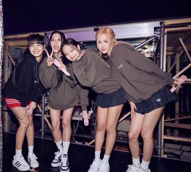 sugasun93's tweet photo. 🐰WTS BLACKPINK ticket
• My Dinh Stadium, Viet Nam Day 1 
+CAT2
Price: 4.300.000VND
Can meet up in stadium
Enter first
#BLACKPINK #BLACKPINK #BORNPINK
#VIETNAM #BlackPink演唱会 #WTS_Ticket_Blackpink https://t.co/vEKFyhddtm