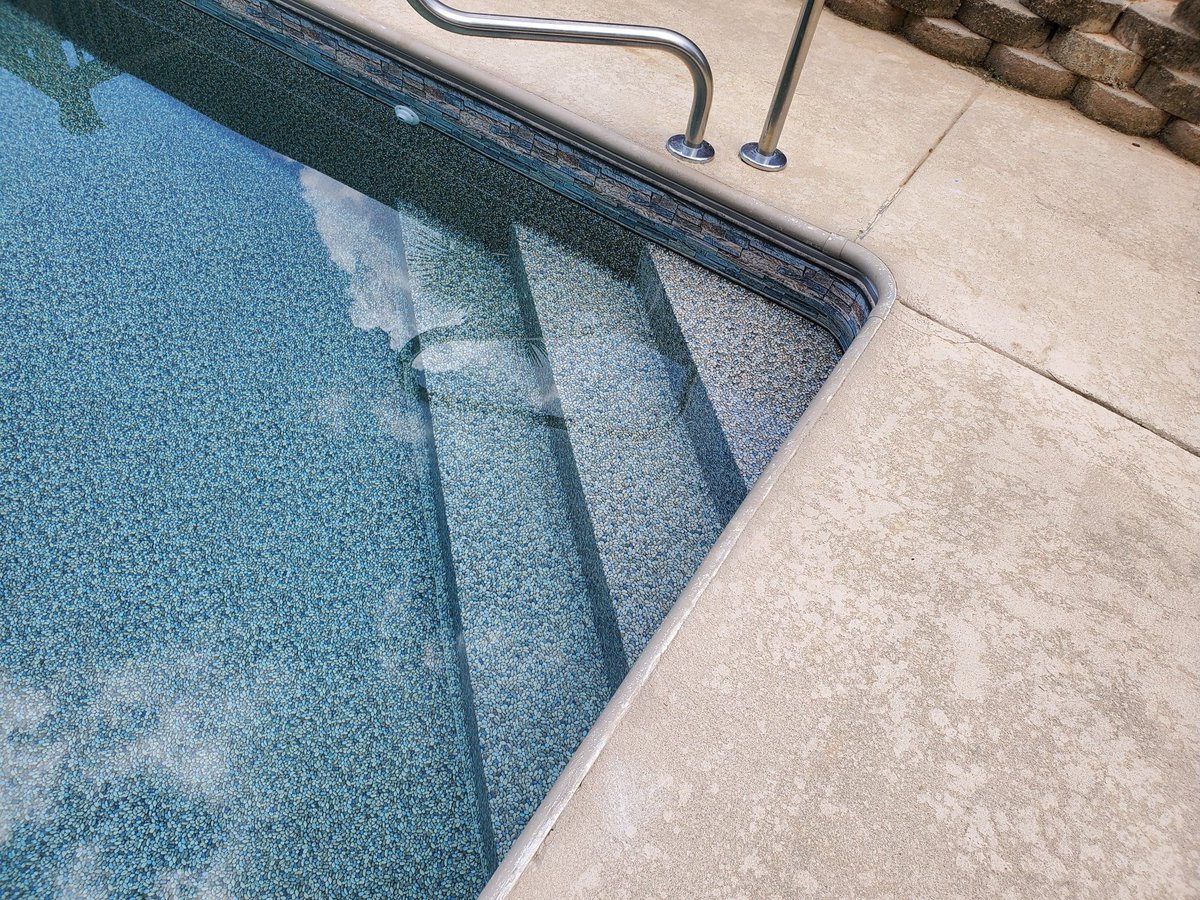 TaraPoolLife's tweet image. 🔝 Step up in Style: Vinyl liner steps are not just functional; they're a stunning statement piece! The crisp, clean lines and smooth surface provide an inviting entrance to the pool, adding an extra touch of elegance and sophistication.

#tarapools #summer2023