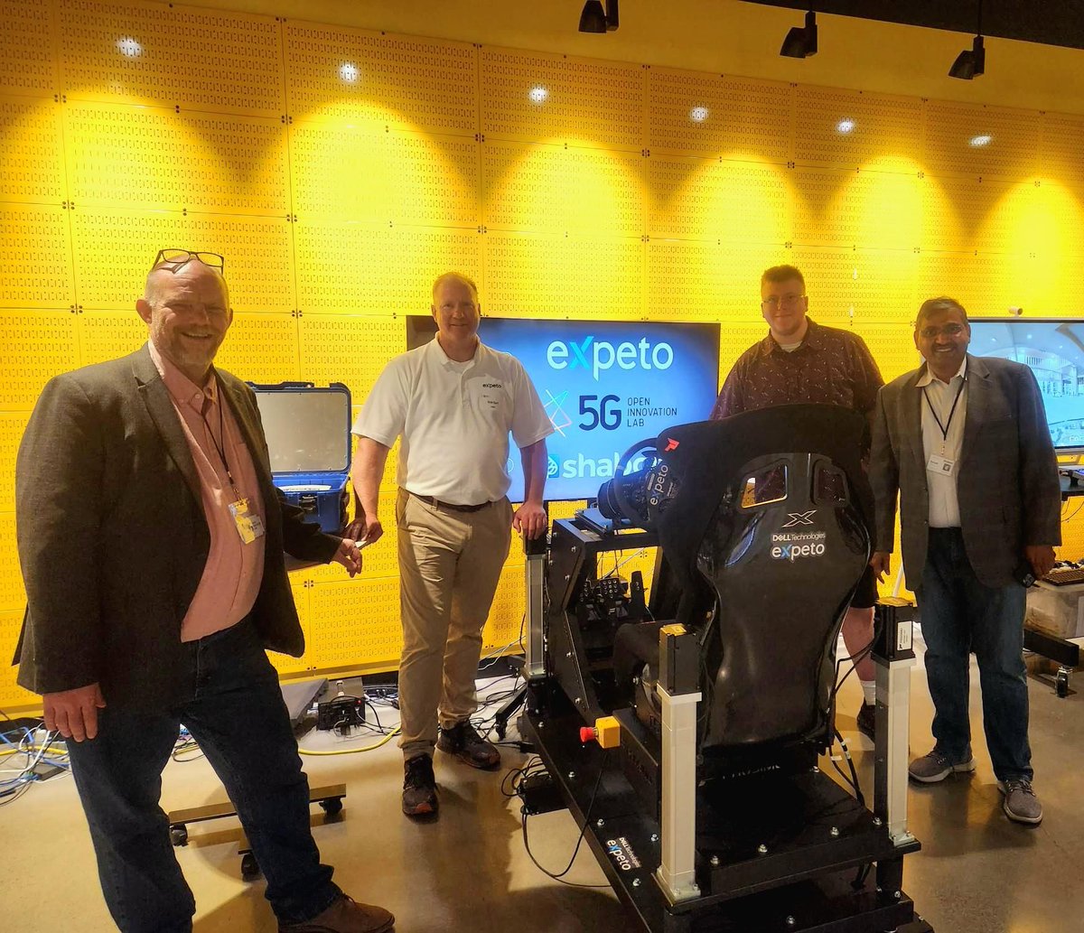 expetowireless's tweet photo. Last week the @5GOILab, @Shabodicorp  &amp; Expeto teamed up for a unique demo. Users drove an RC truck over #5GSA with full motion feedback from a  simulator. The combo of fun &amp; function was a hit!

Learn how Expeto #5G powers #NextGen #mobile use cases: https://t.co/drWHdLxWxx https://t.co/RWiKwNGO6k