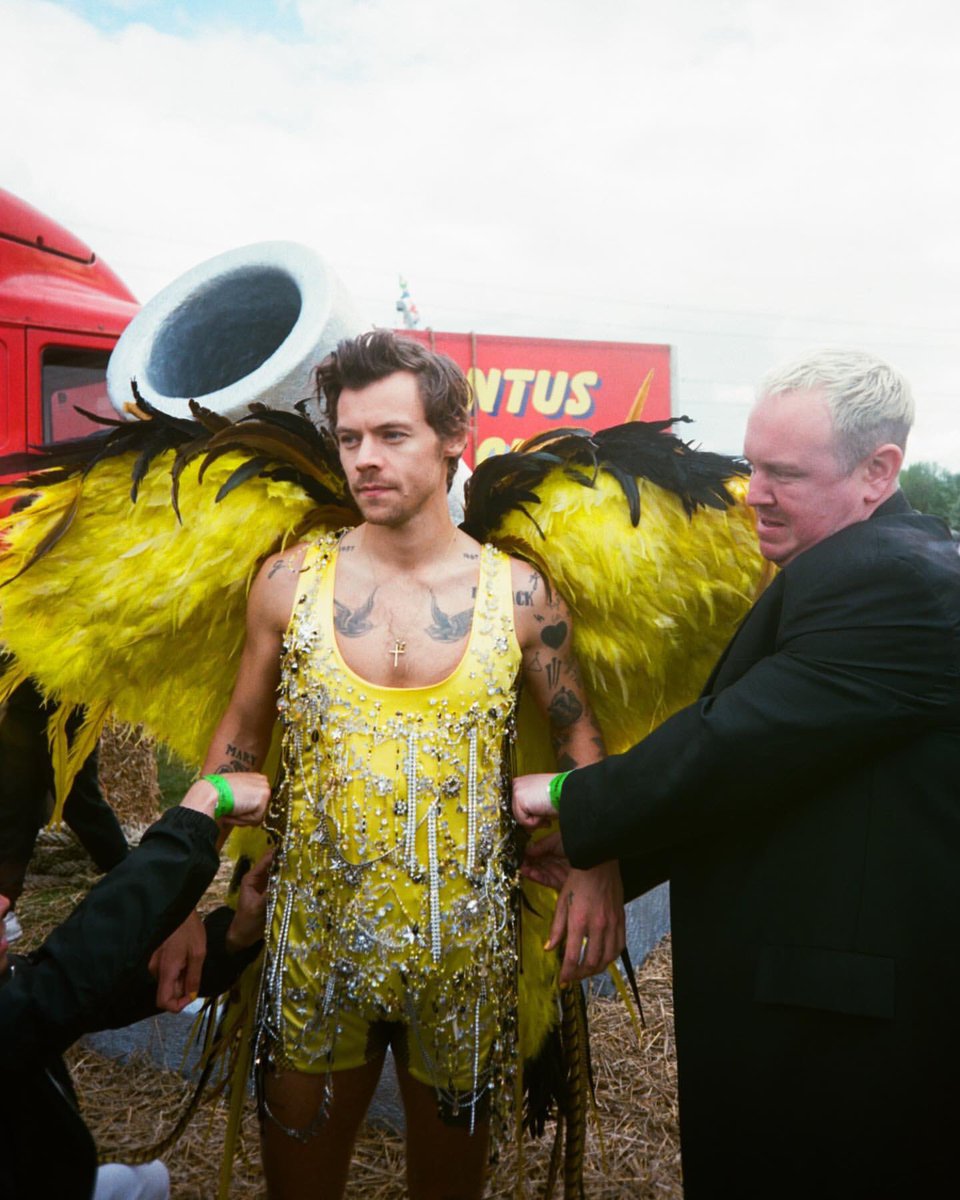 TheHarryNews's tweet photo. Harrystyles: Daylight. Out Now. https://t.co/zN9Pt3iLHw