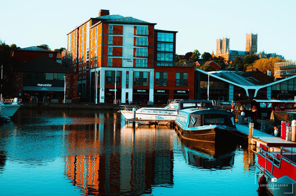 abdullahj's tweet photo. Around Lincoln in 6 photographs 📷!
📍Lincoln, Lincolnshire, UK 🇬🇧.
#photography #dslr #nikon #lincoln #lincolnshire #visitlincoln #visitlincolnshire #lincolncathedral #brayfordpool #riverwitham #guildhall #travel #beautifuldestinations #visitengland #streetphotography #street https://t.co/W0AU1eYUYK
