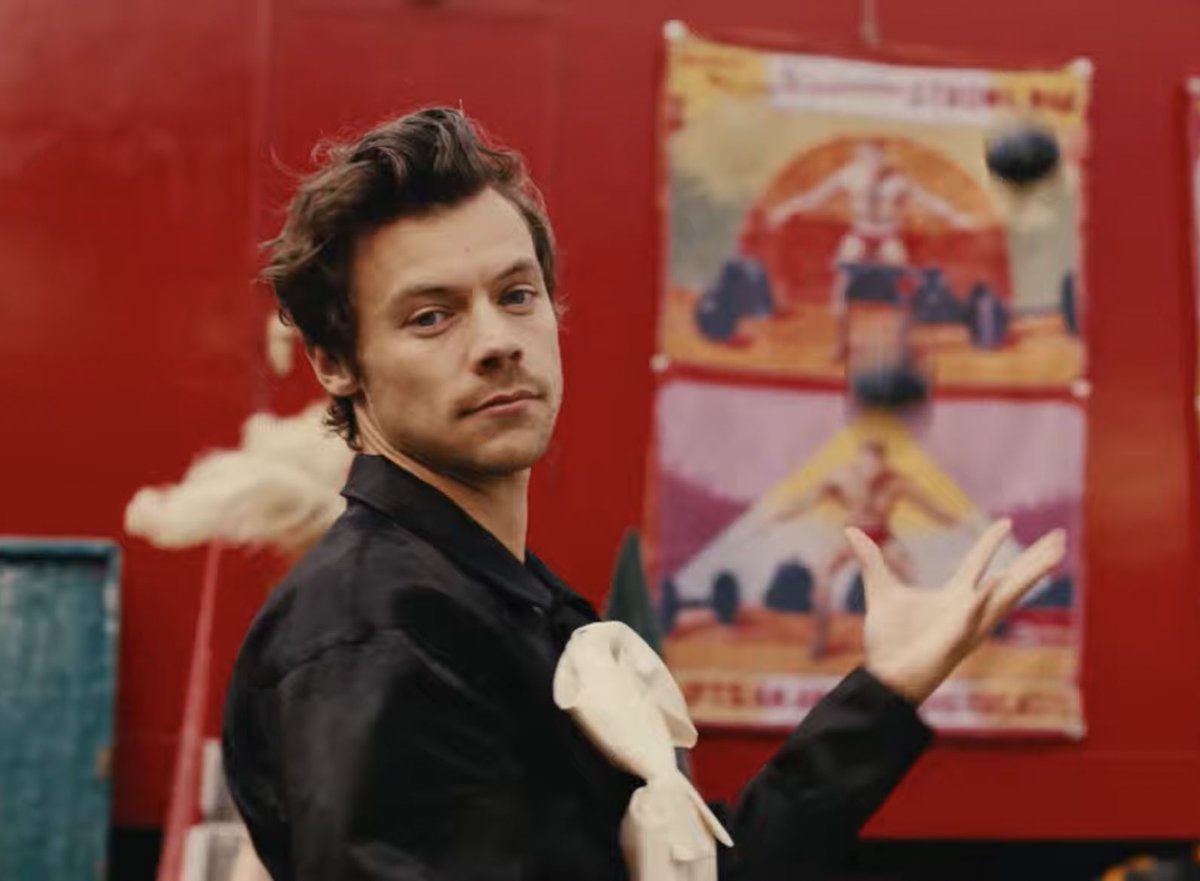 THE JUGGLING I BET HE WAS SO EXCITED TO SHOW OFF THAT TRICK 🤣