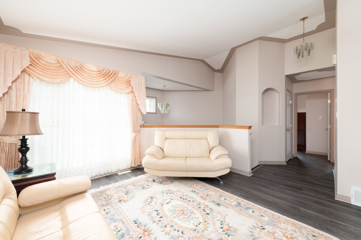 theloregroup's tweet image. ✨🌸 Beautifully-Maintained Home in Wood Buffalo 🌸✨
141 Webb Drive | $519,900
4 🛏 | 3 🛁 | 1,174 sqft. 📐

View Listing Here: theloregroup.com/property/A2055…

Contact:
Sheila Green - REALTOR®
780-881-6867 | sheila@theloregroup.com

@CBFortMcMurray