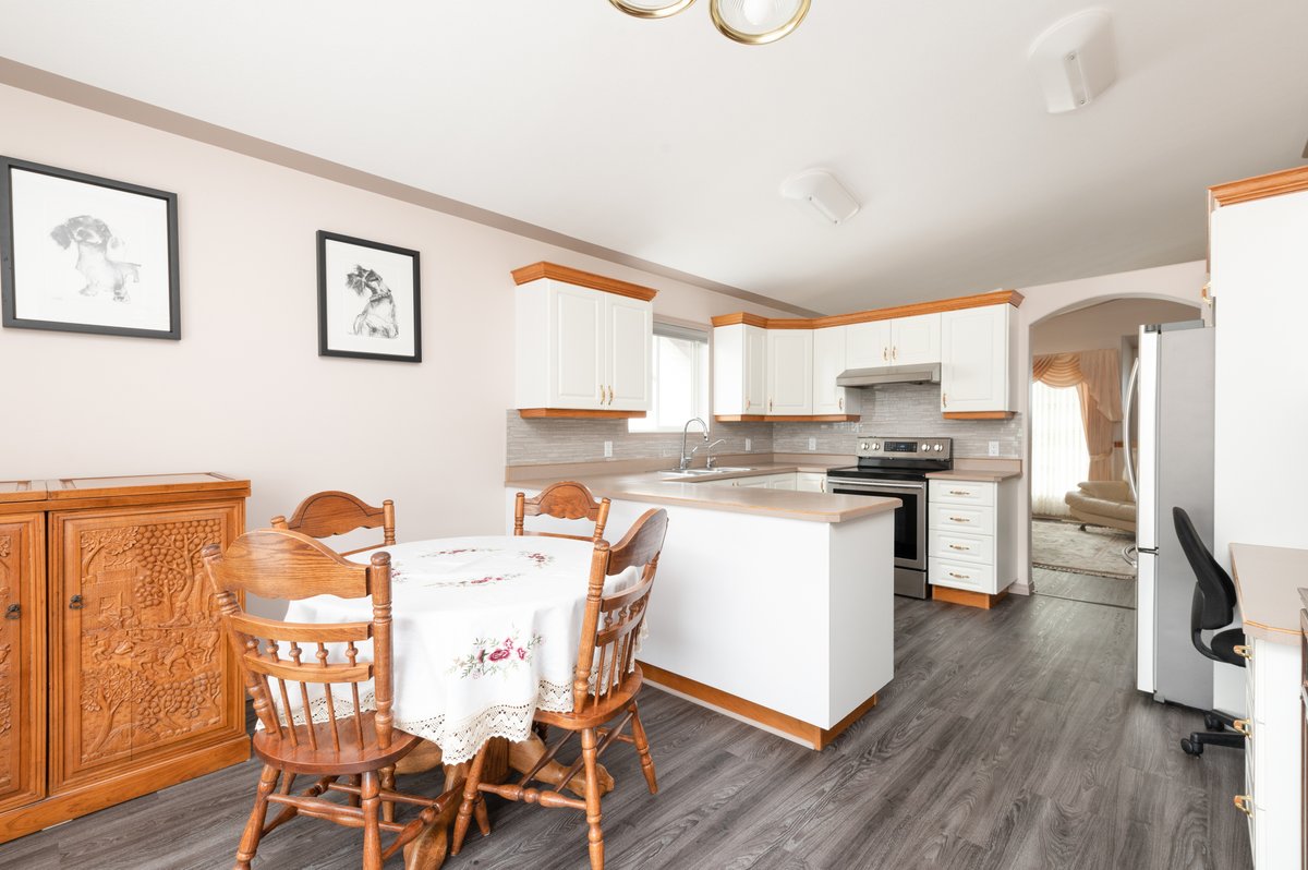 theloregroup's tweet image. ✨🌸 Beautifully-Maintained Home in Wood Buffalo 🌸✨
141 Webb Drive | $519,900
4 🛏 | 3 🛁 | 1,174 sqft. 📐

View Listing Here: theloregroup.com/property/A2055…

Contact:
Sheila Green - REALTOR®
780-881-6867 | sheila@theloregroup.com

@CBFortMcMurray