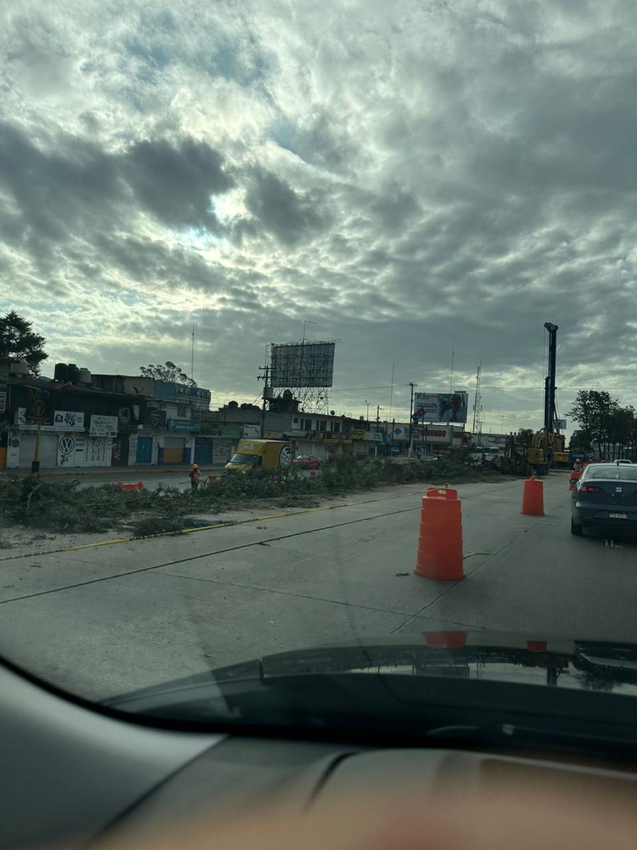 XalapaEnAlerta's tweet photo. En #Xalapa nos quitaron nuestros pulmones ,un triste panorama circular a esta hora por Lázaro cárdenas. #Veracruz #Mexico #EcocidioEnXalapa https://t.co/nURWidLMKz
