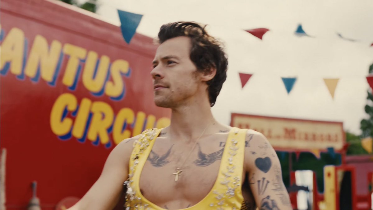 PopBase's tweet photo. Harry Styles in the music video for ‘Daylight.’ https://t.co/WI03eyVSiX