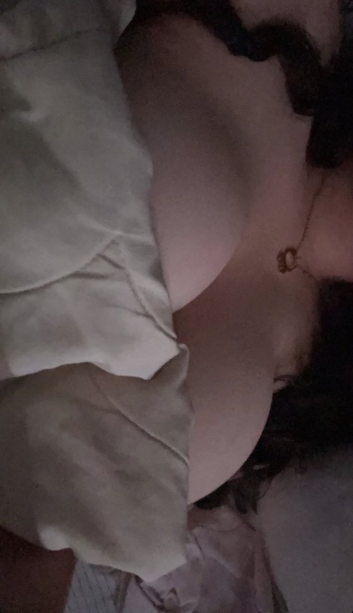 lunaaasa's tweet photo. I’m back on #nsfwtwt sorry for the break https://t.co/GMCRKHNkf7