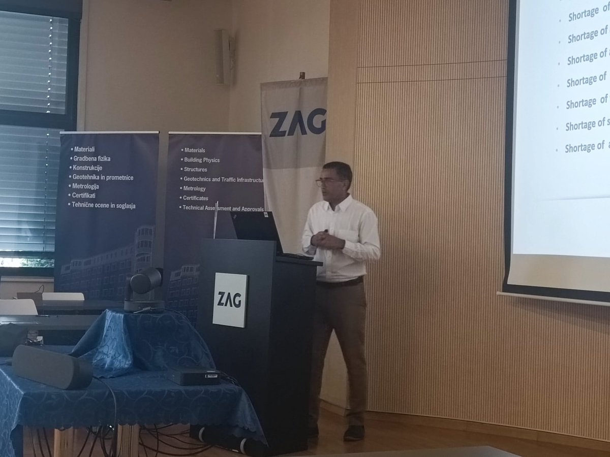 iperion_hs's tweet photo. #Day3 at the 2nd #HSAcademy Doctoral Summer School at @ZAG_Slovenia: lecturers deliver their talks on museum building management, consolidation, X-Ray microtomography, decay of wooden heritage &amp;  more.
#heritagescience #training #builtheritage #digitalization
@ErihsEu @ERIHS_si https://t.co/5jsUfUHnma
