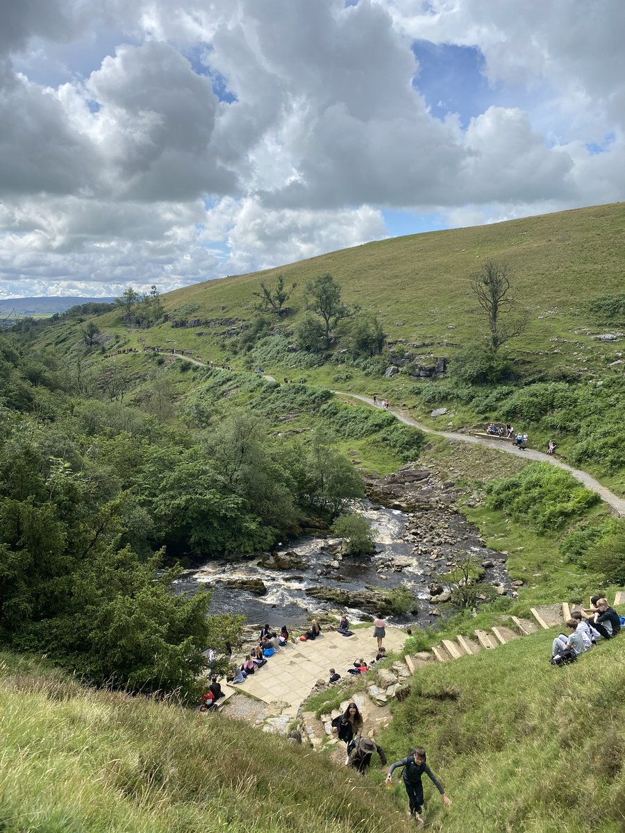 GCSEREmadeeasy's tweet photo. @OutwoodHindley Today's #Geography fieldtrip involved 130 year 7s tackling #ingletonwaterfalltrail.
All made it and the sun shone. Fantastic day. https://t.co/lmJfbk1b41