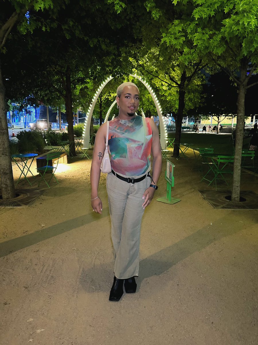 xoxox_chris's tweet photo. in case y’all forgot i’m still pretty as fuck https://t.co/Qyi3gZ54sd