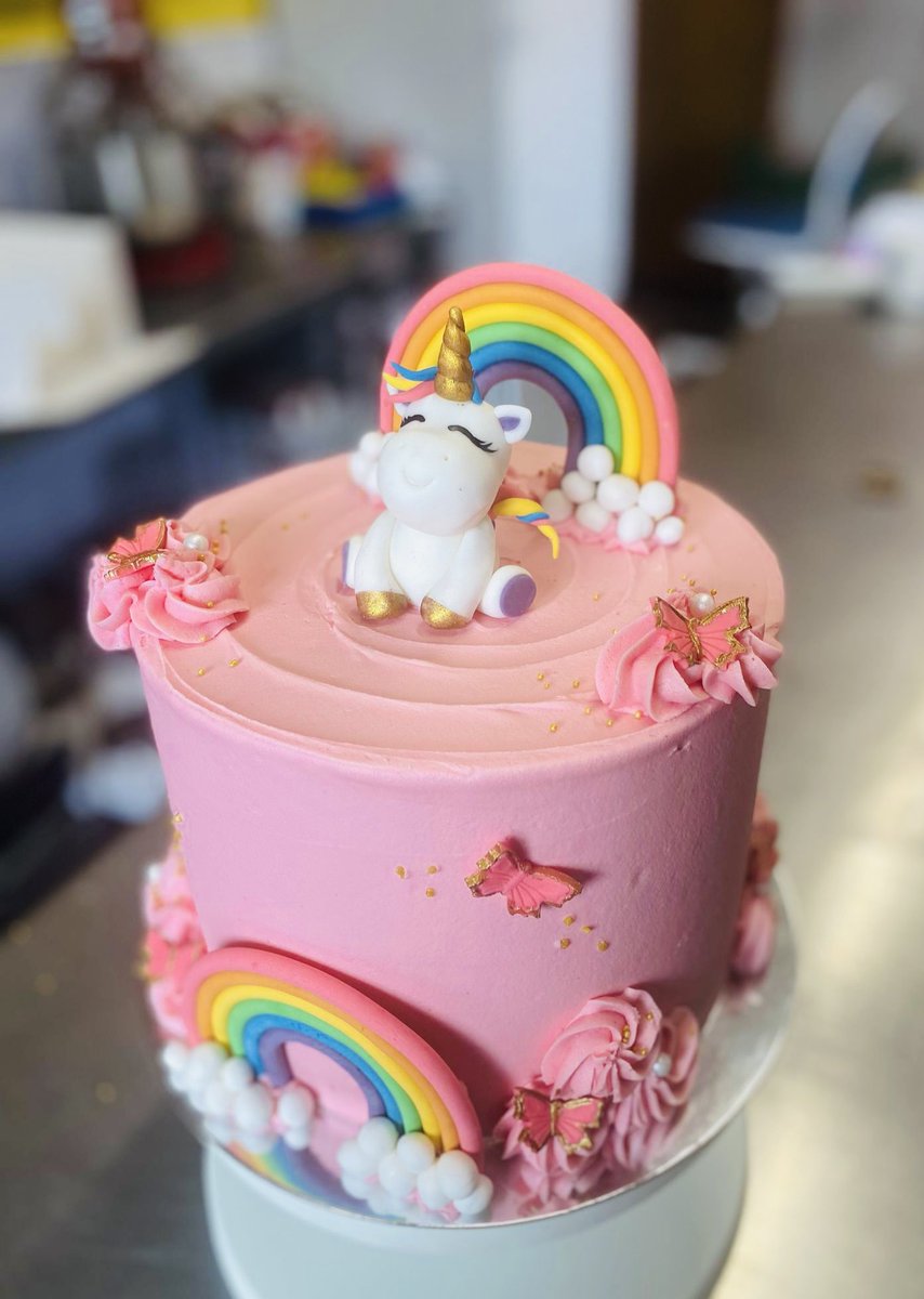 badtemperdbaker's tweet photo. Birthday cakes from the weekend! #hellokittycake #unicorncake #cake #cakedecorating #cakedesign #cakeart #cakedecorator #cakestyle #cakedecoration #cakeideas #cakeinspiration #birthdaycake #artisanbaker #ballycastle https://t.co/K13lxa26Mc