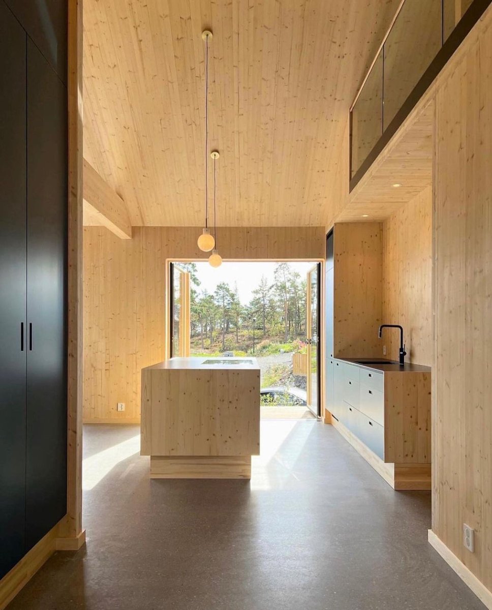 Tinyhouse_com's tweet photo. Timberlicious! This house has got us falling head over heels for its stunning timber features 🏡

🏡: Heimhytta
🔨: @heimhytter https://t.co/T5eE5igYhi