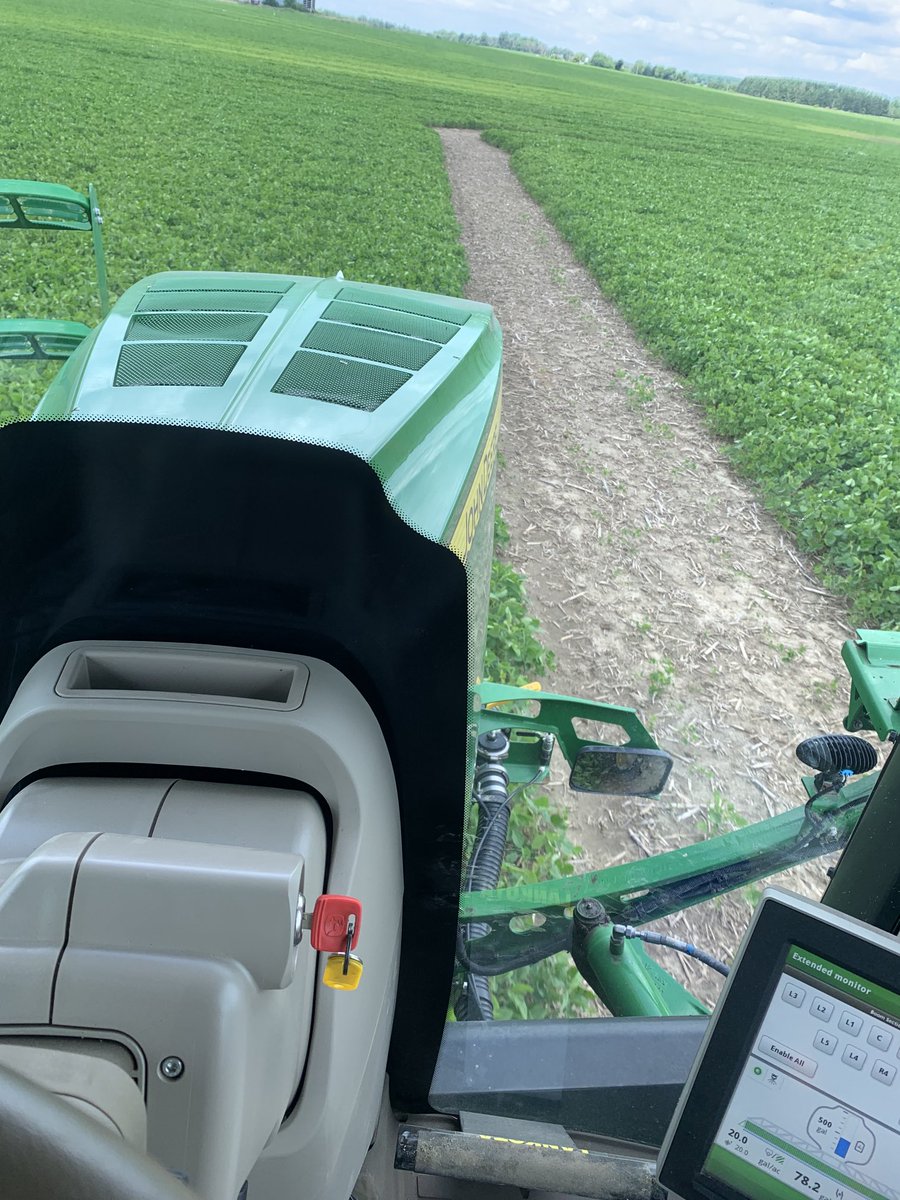 RLuymes's tweet photo. The 10x rate of boundary still holding weeds back like a champ #seasonlongcontrol #sprayerfails https://t.co/pzoSaVutWU