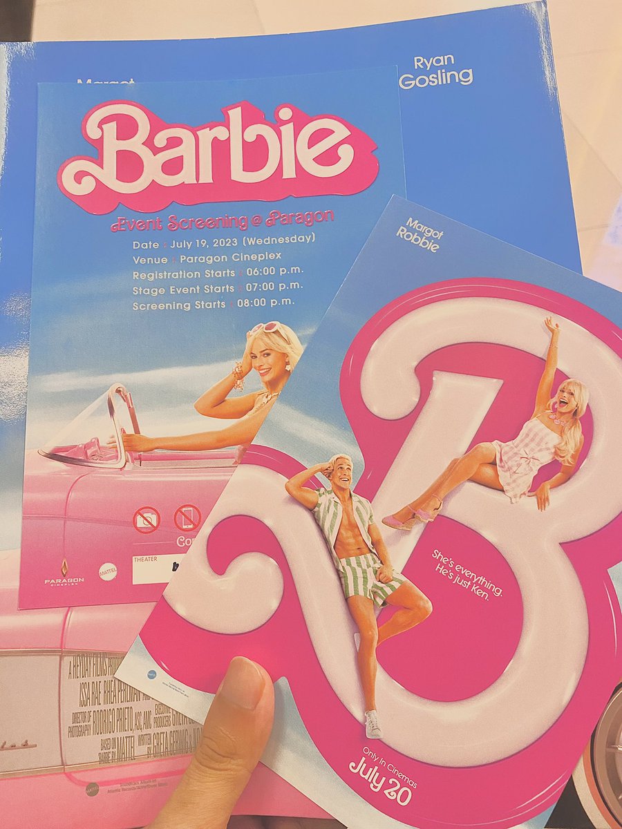 artofmaiimou's tweet photo. #BarbieMovie ต้องบอกว่าเรารักเรื่องนี้นะทำเอาน้ำตาซึม ตลกร้าย จิกกัดบางอย่าง บางมุกก็เก็ทบ้างไม่เก็ทบ้าง แต่นั่นก็ไม่ส่งผลอะไรกับ Point ของหนังที่จะสื่อให้ถึงเรา Magot สวยมากกก ถ้าให้ไปนั่งดูในโรงอีกสักรอบก็ยังอยากที่จะดู รักบาร์บี้สุดๆ 🩷🩷🩷 #Barbie #barbieth #movietwit https://t.co/stWNOSPRgy