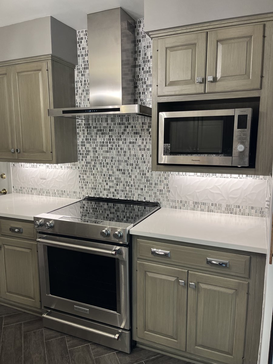 KitchensWowInc's tweet photo. Did you know that there is more than just painting your old cabinetry?
Try a beautiful faux finish! Featuring... a paint color match finished with a black glazing method! 
Interested in doing something like this in your home? 
Contact us today to help you get the process started! https://t.co/WY282hkPiR