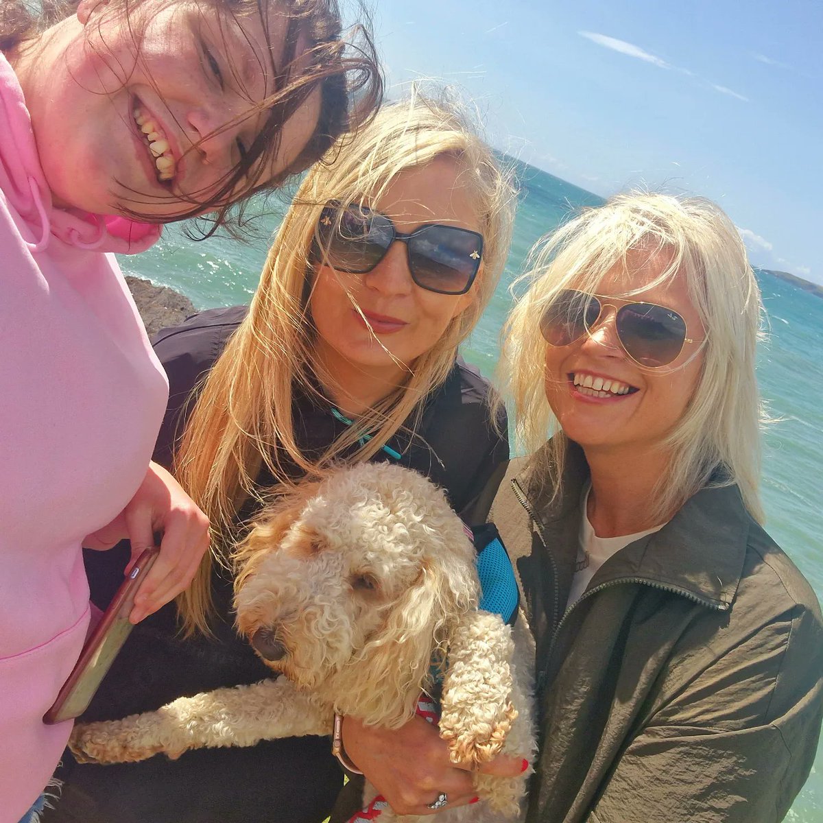 Sunday strolls in beautiful West Cork with friends <a href="/Janice_mcc/">Janice McConnell</a> ✨️