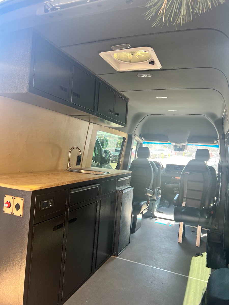 mbofdenver's tweet image. Adventure awaits with this 2021 Sprinter! With only 4500 miles, this turbo diesel beauty is ready to take you on unforgettable journeys. And the best part? It comes equipped with a convenient kitchenette! 🚐✨ #SprinterLife #Wanderlust

bit.ly/31N8YWT