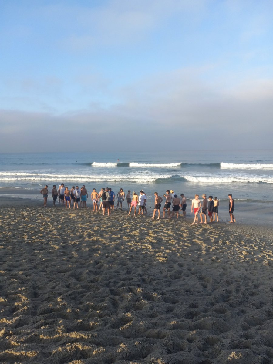 EricHjalmarson's tweet photo. Willcox Football enjoying Oceanside CA! https://t.co/031axFZQ5F
