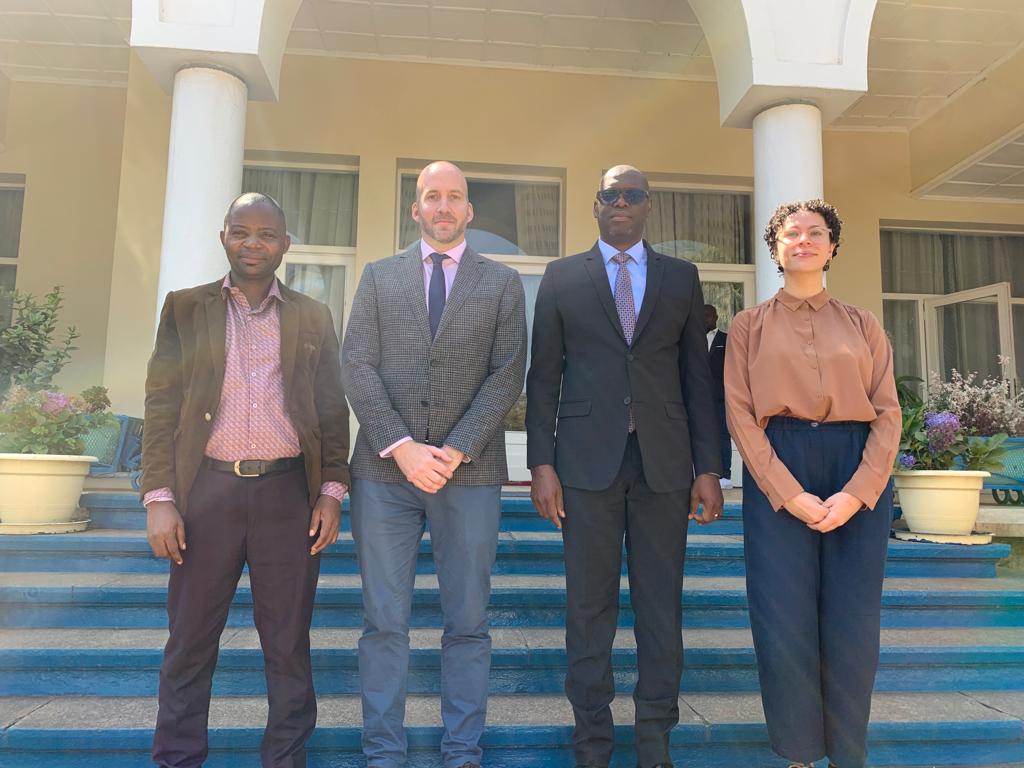 RCrossbyFCDO's tweet photo. Échange fructueux avec le Gouverneur @jacqueskyabula lors de ma première visite au #HautKatanga. Discussion sur la situation politique, économique et sécuritaire à laquelle est confrontée le @gouvernementHK. J'ai hâte de découvrir #Lubumbashi https://t.co/Oa8s6k3nIo